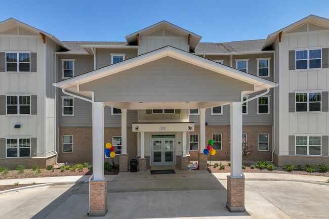 Abbington Park 55+ Living in Henderson, TX - Building Photo - Building Photo