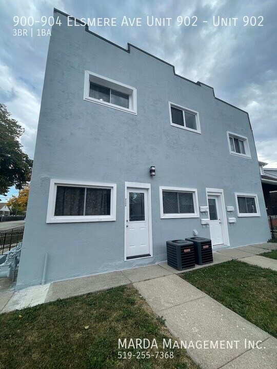 904-904 Elsmere Ave in Windsor, ON - Building Photo