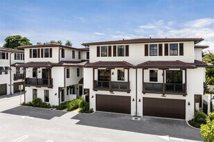 7498 SW 100th St in Pinecrest, FL - Building Photo