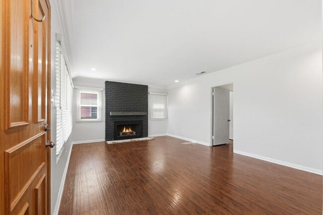 8611 S 5th Ave in Inglewood, CA - Foto de edificio - Building Photo