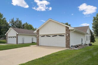 4307 Briarwood Dr in Cedar Falls, IA - Building Photo - Building Photo