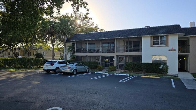 2810 Riverside Dr in Coral Springs, FL - Building Photo - Building Photo