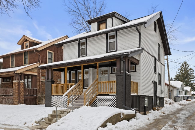 property at 1814 E Linnwood Ave