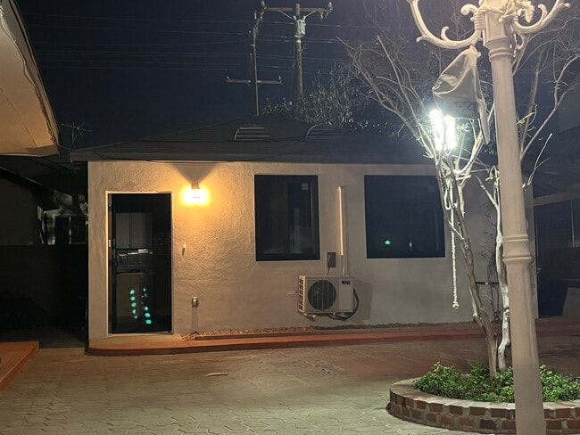 9411 Burke St, Unit 9411 1.2