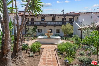 1304 1/2 N Harper Ave in Los Angeles, CA - Building Photo - Building Photo