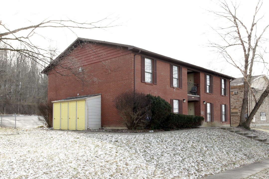 8501 Standing Oak Dr in Louisville, KY - Building Photo