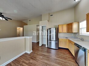 6714 W Odessa Way in McCordsville, IN - Foto de edificio - Building Photo