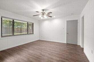 8709 Blankenship Dr in Houston, TX - Building Photo - Building Photo