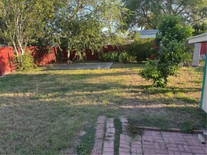 1026 Northcliff Dr in Portland, TX - Foto de edificio - Building Photo