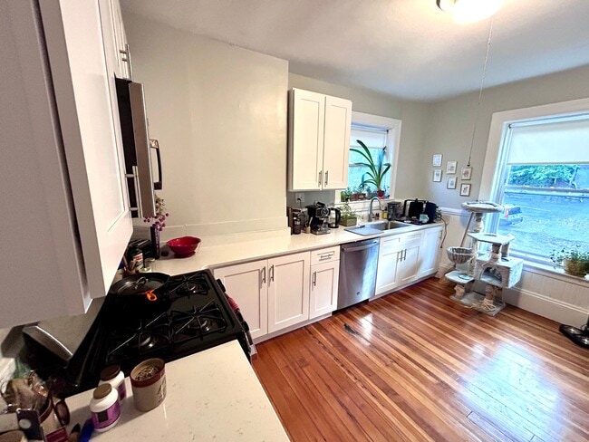 112 Winthrop Rd in Brookline, MA - Foto de edificio - Building Photo