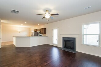 3219 Puritan Way in Mcdonough, GA - Foto de edificio - Building Photo