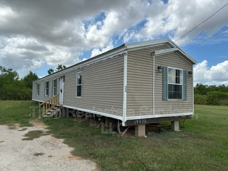 1835 S Lake Arthur Ave in Jennings, LA - Building Photo