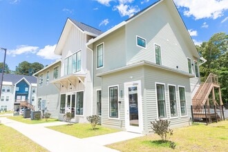 Ivy Row at LA Tech in Ruston, LA - Building Photo - Building Photo
