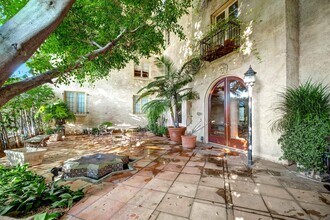 109 N Sycamore Ave in Los Angeles, CA - Building Photo - Building Photo