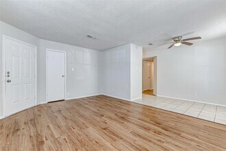 702 Lyle W Ave in Cleveland, TX - Building Photo - Building Photo