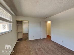 2910 Apollo Way in Reno, NV - Foto de edificio - Building Photo