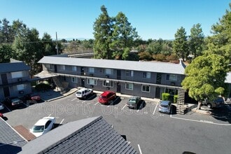 The Peaks in Redding, CA - Foto de edificio - Building Photo