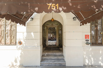 Astor Apartments in Los Angeles, CA - Building Photo - Building Photo