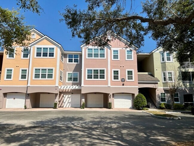 6685 Queens Borough Ave in Orlando, FL - Building Photo - Building Photo