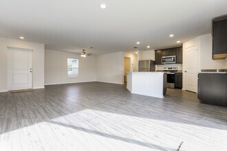 5825 Babian Rd in North Port, FL - Building Photo - Building Photo