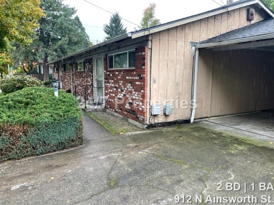 910 N Ainsworth St in Portland, OR - Building Photo