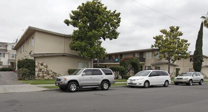 Courtyard Apartments - OBTBD in Anaheim, CA - Building Photo - Building Photo