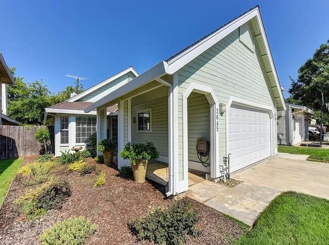 2645 Stamp Mill Ct in Carmichael, CA - Building Photo - Building Photo