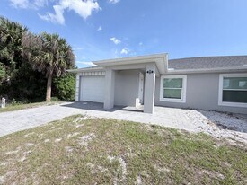 856-858 Milwaukee Blvd, Unit 856 Milwaukee Blvd in Lehigh Acres, FL - Building Photo