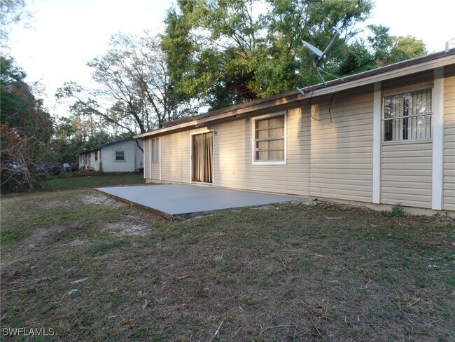 2307 Monroe Ave in Alva, FL - Building Photo - Building Photo