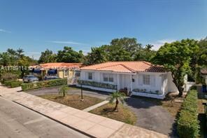 48 Marabella Ave in Coral Gables, FL - Building Photo