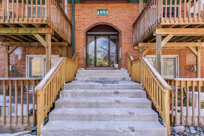 1995 Tall Oaks Dr in Aurora, IL - Building Photo - Building Photo