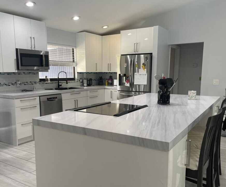 15684 86th Way N in West Palm Beach, FL - Building Photo