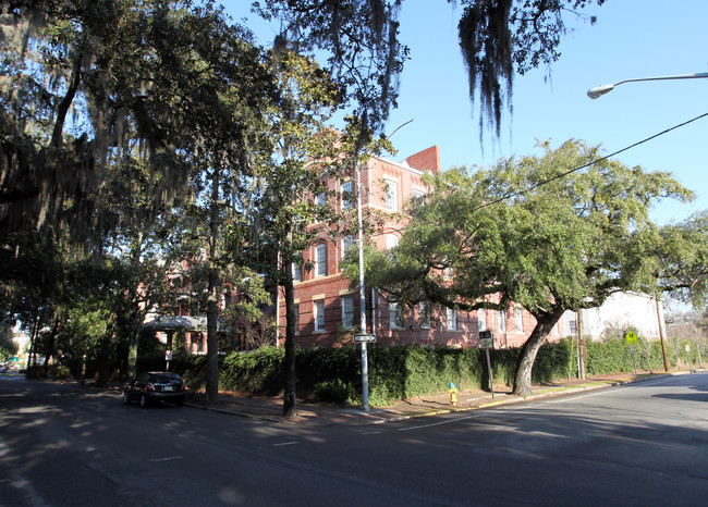 Sisters Court in Savannah, GA - Building Photo - Building Photo