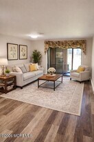 240 Medford Ct in Englishtown, NJ - Building Photo