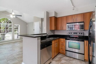 1055 Crystal Way in Delray Beach, FL - Foto de edificio - Building Photo