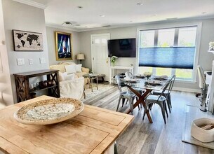 166 Quincy Shore Dr in Quincy, MA - Building Photo - Building Photo