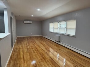 59-43 174th St in Queens, NY - Building Photo - Building Photo