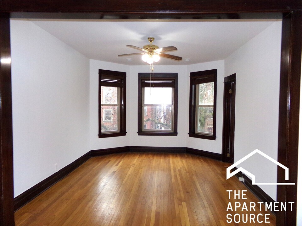 1458 W Catalpa Ave in Chicago, IL - Building Photo