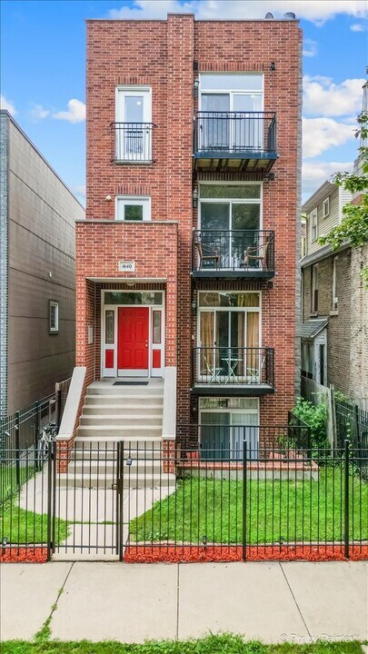 1640 N Whipple St in Chicago, IL - Foto de edificio