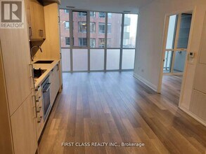 77 Mutual St in Toronto, ON - Building Photo - Building Photo