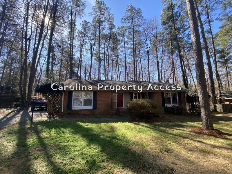 207 Bennington Dr in Chapel Hill, NC - Building Photo