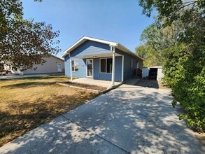330 W Monroe Ave in Riverton, WY - Building Photo - Building Photo