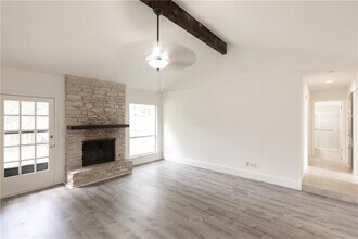 925 Echo Ln in Austin, TX - Building Photo - Building Photo