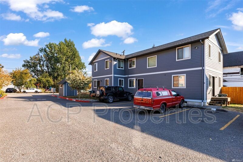 5895 Cedar St in Ferndale, WA - Building Photo