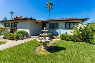 201 S Rios Ave in Solana Beach, CA - Building Photo