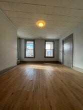 66 Broadway, Unit 1 in Bayonne, NJ - Foto de edificio - Building Photo