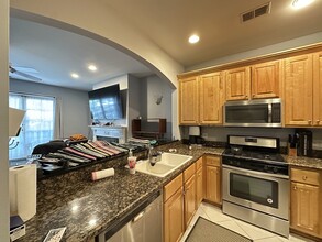 3517 N Fremont St, Unit G08C in Chicago, IL - Foto de edificio - Building Photo