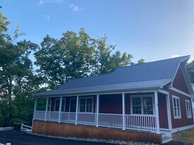 6 French St in Hadley, MA - Building Photo