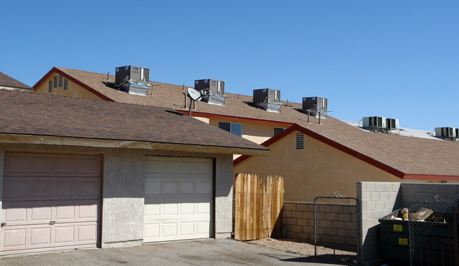 16675 Zenda St in Victorville, CA - Foto de edificio - Building Photo