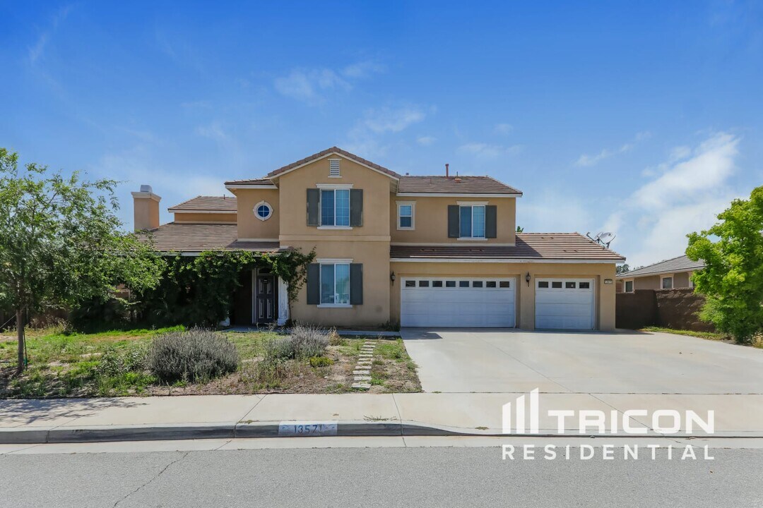 13571 Altivo St in Moreno Valley, CA - Building Photo